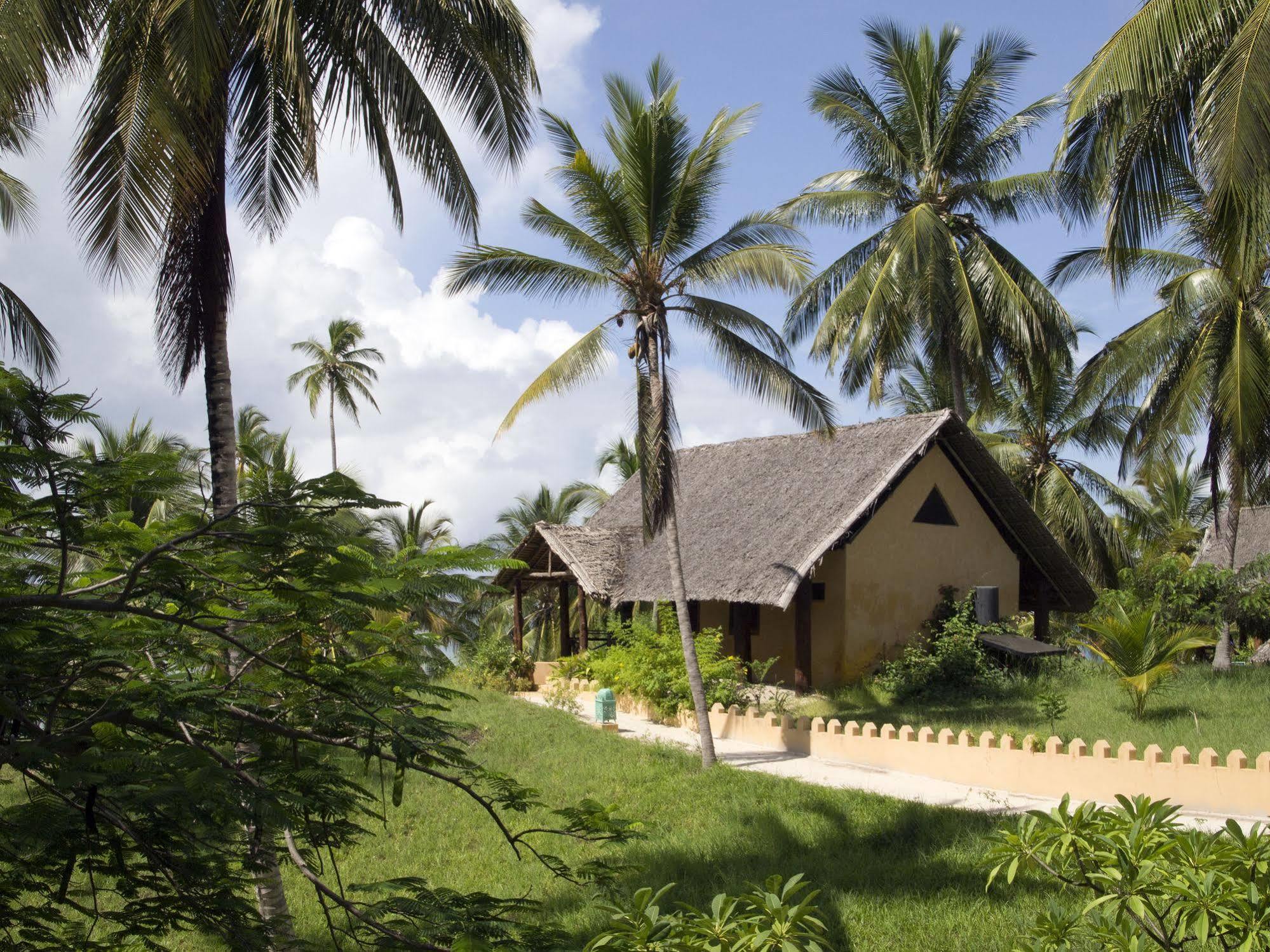 Kinasi Lodge Utende Esterno foto