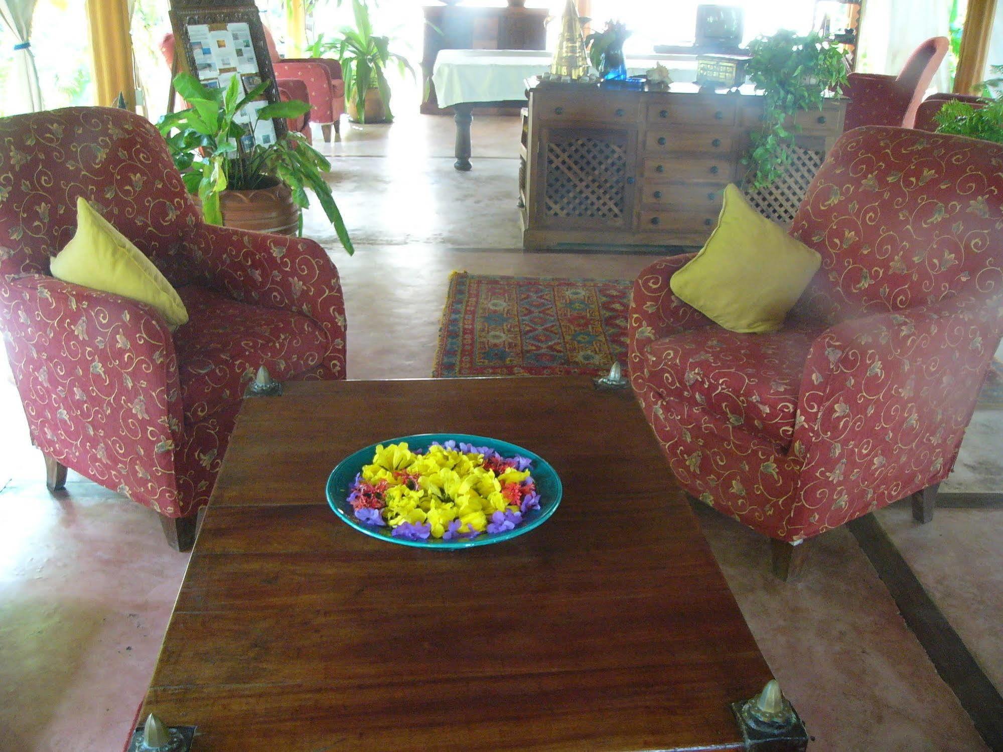 Kinasi Lodge Utende Esterno foto