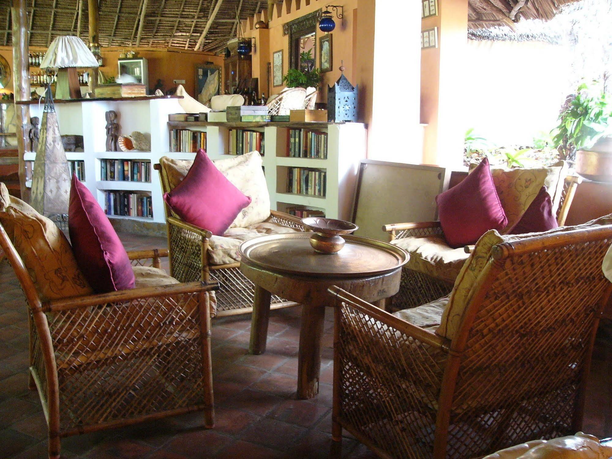 Kinasi Lodge Utende Esterno foto