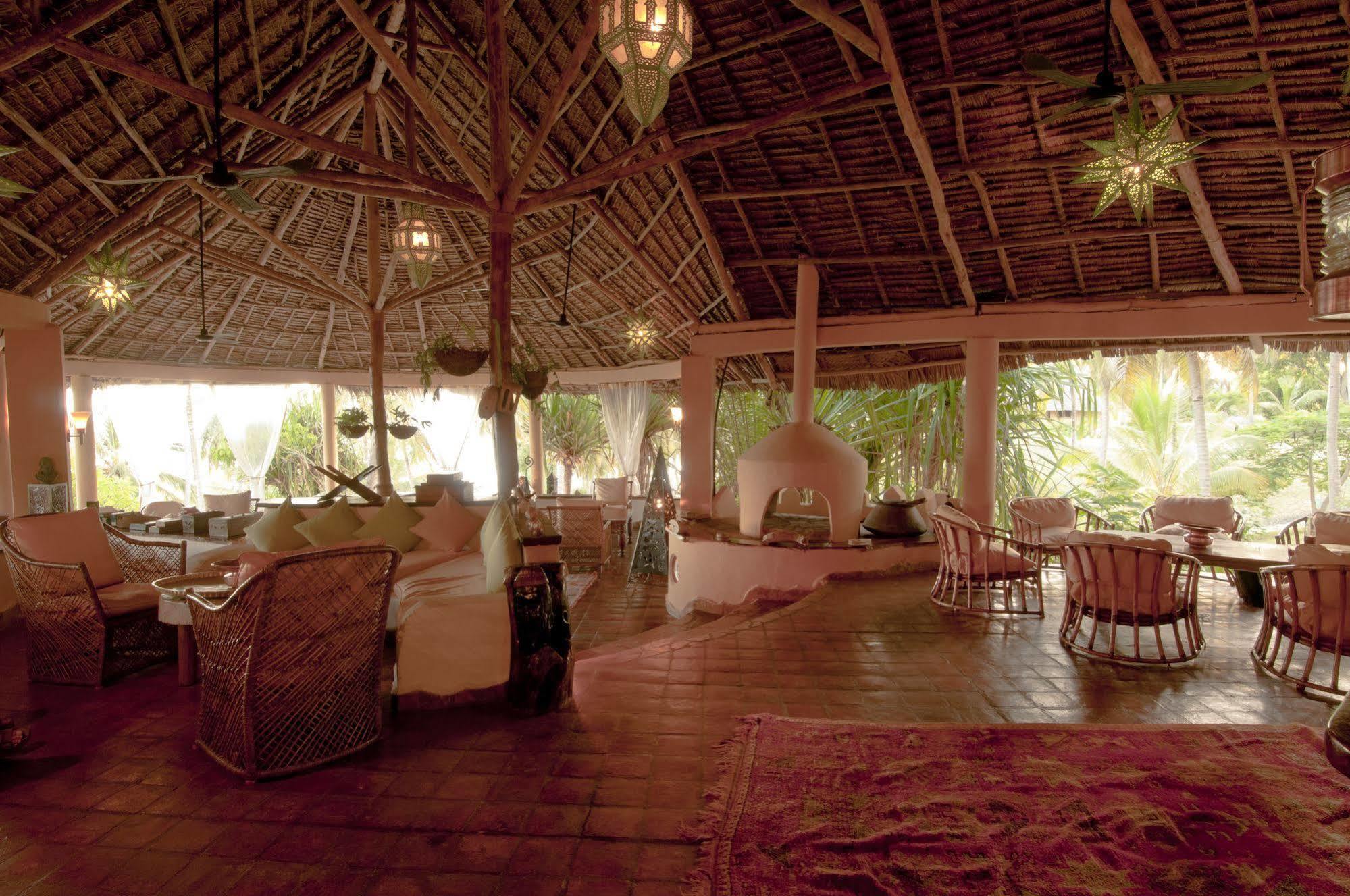 Kinasi Lodge Utende Esterno foto