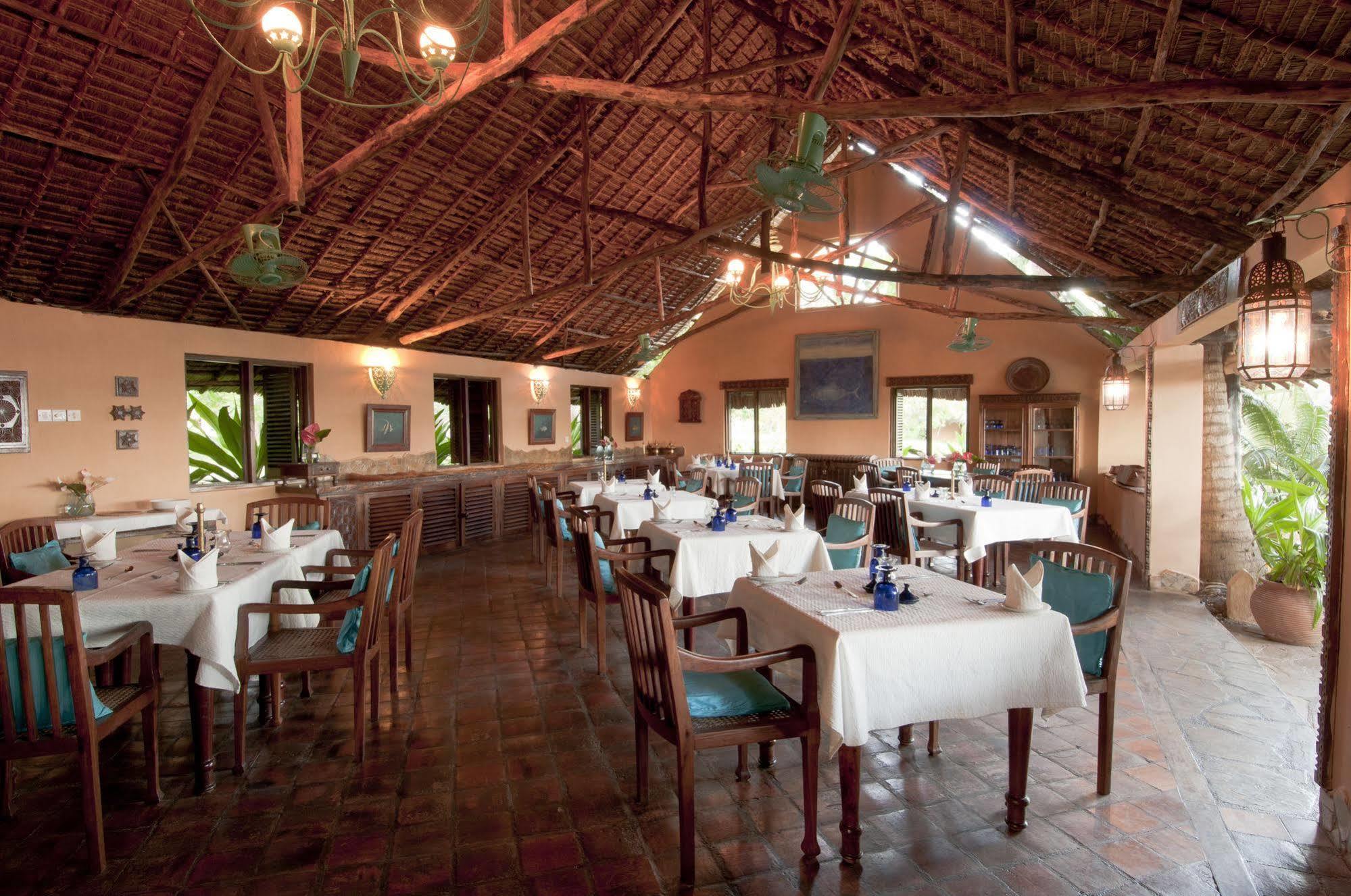 Kinasi Lodge Utende Esterno foto