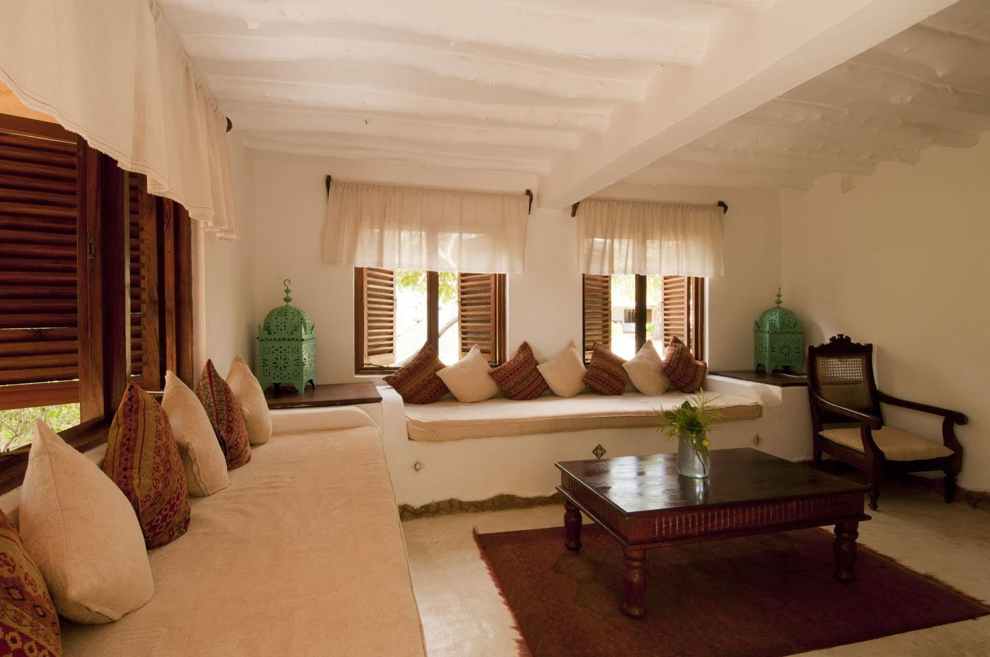 Kinasi Lodge Utende Esterno foto