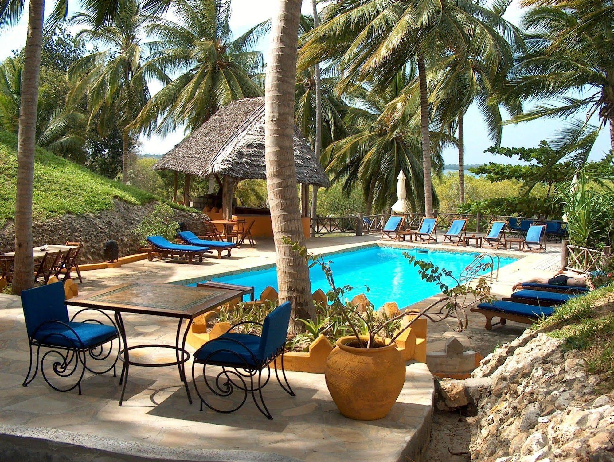 Kinasi Lodge Utende Esterno foto
