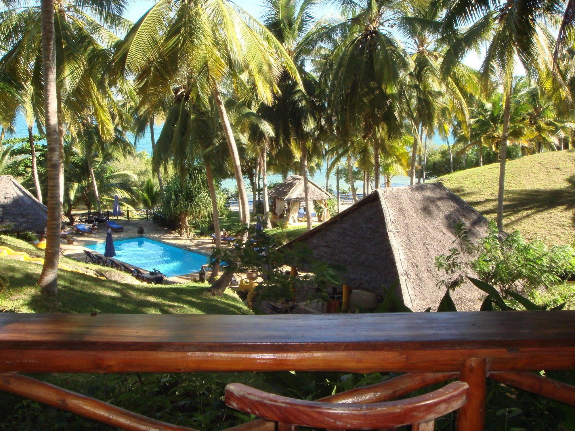 Kinasi Lodge Utende Esterno foto