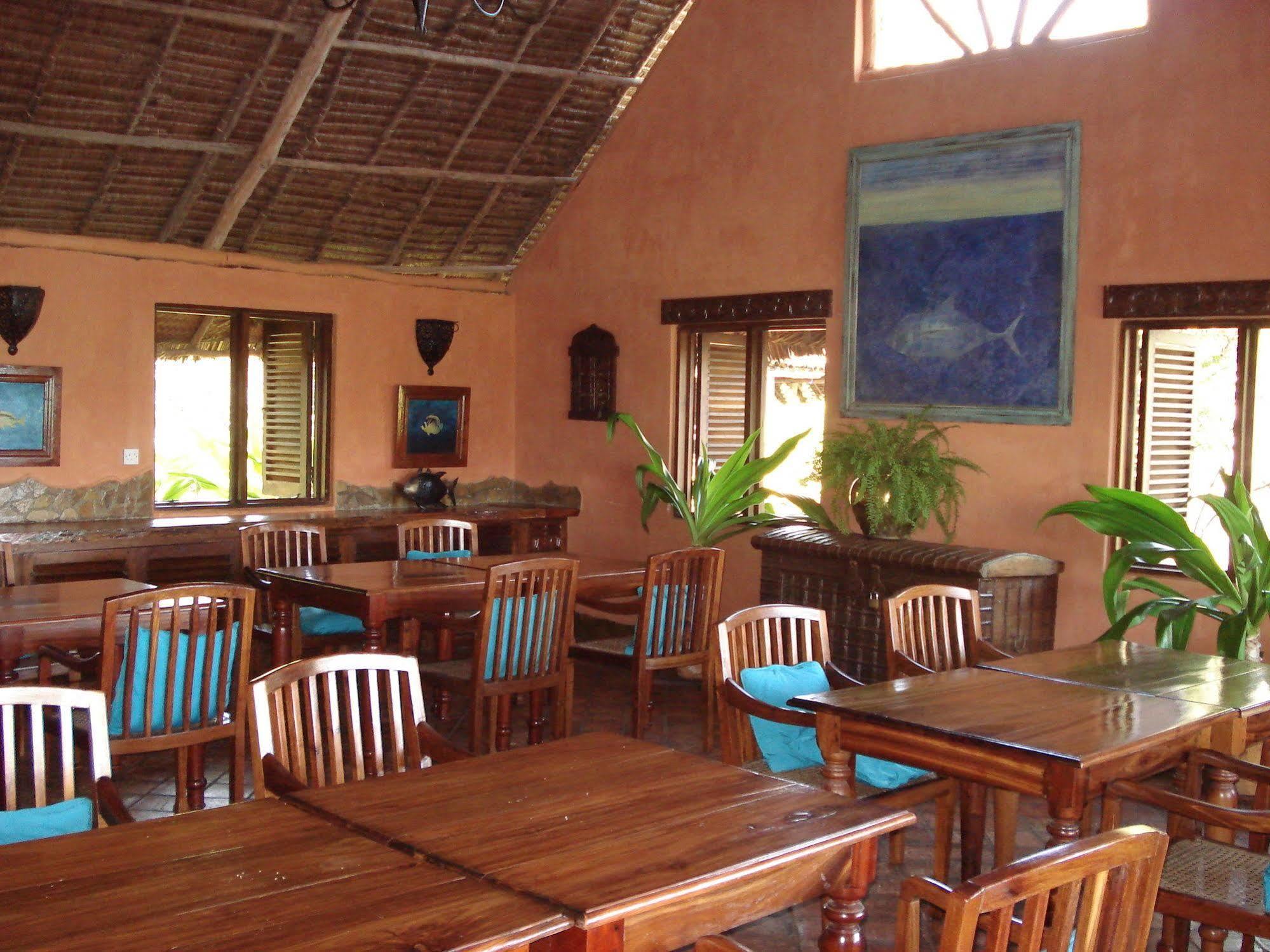 Kinasi Lodge Utende Esterno foto