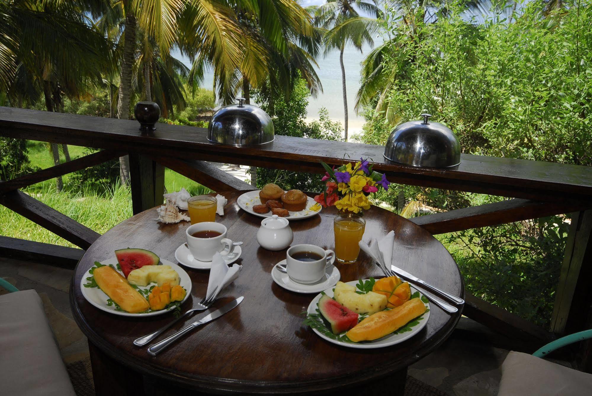 Kinasi Lodge Utende Esterno foto
