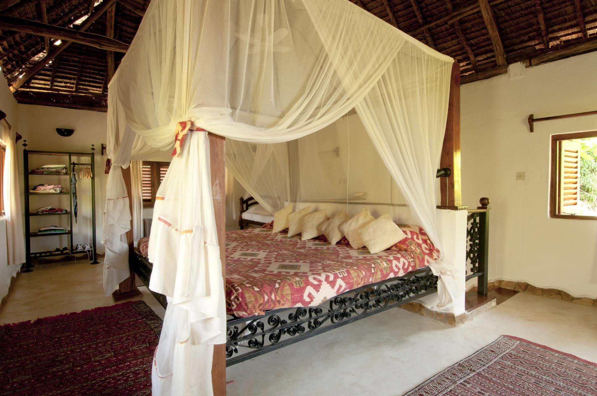 Kinasi Lodge Utende Esterno foto