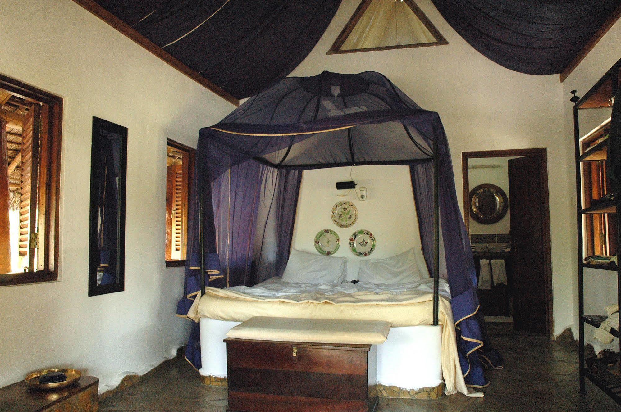 Kinasi Lodge Utende Esterno foto