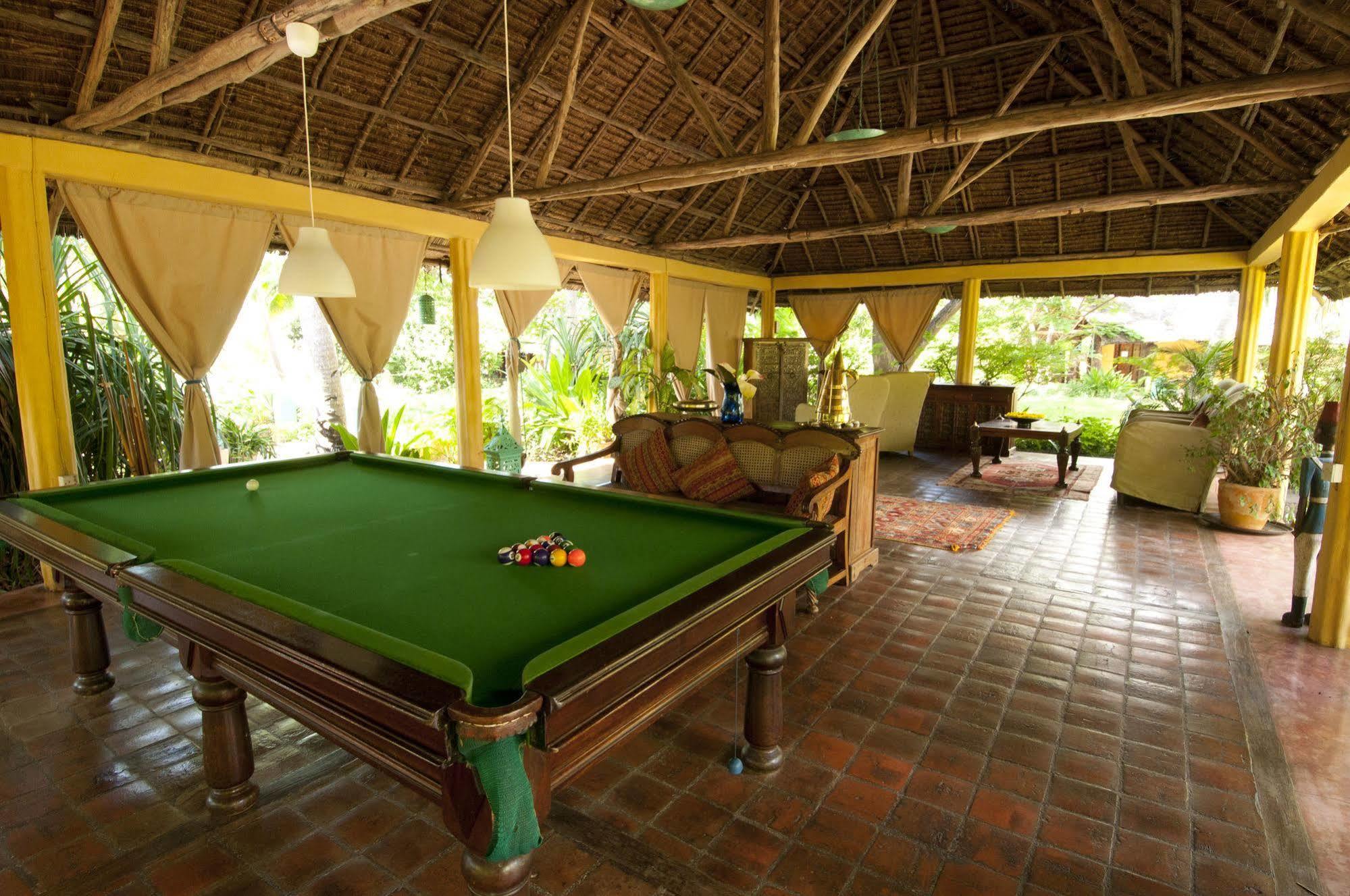 Kinasi Lodge Utende Esterno foto