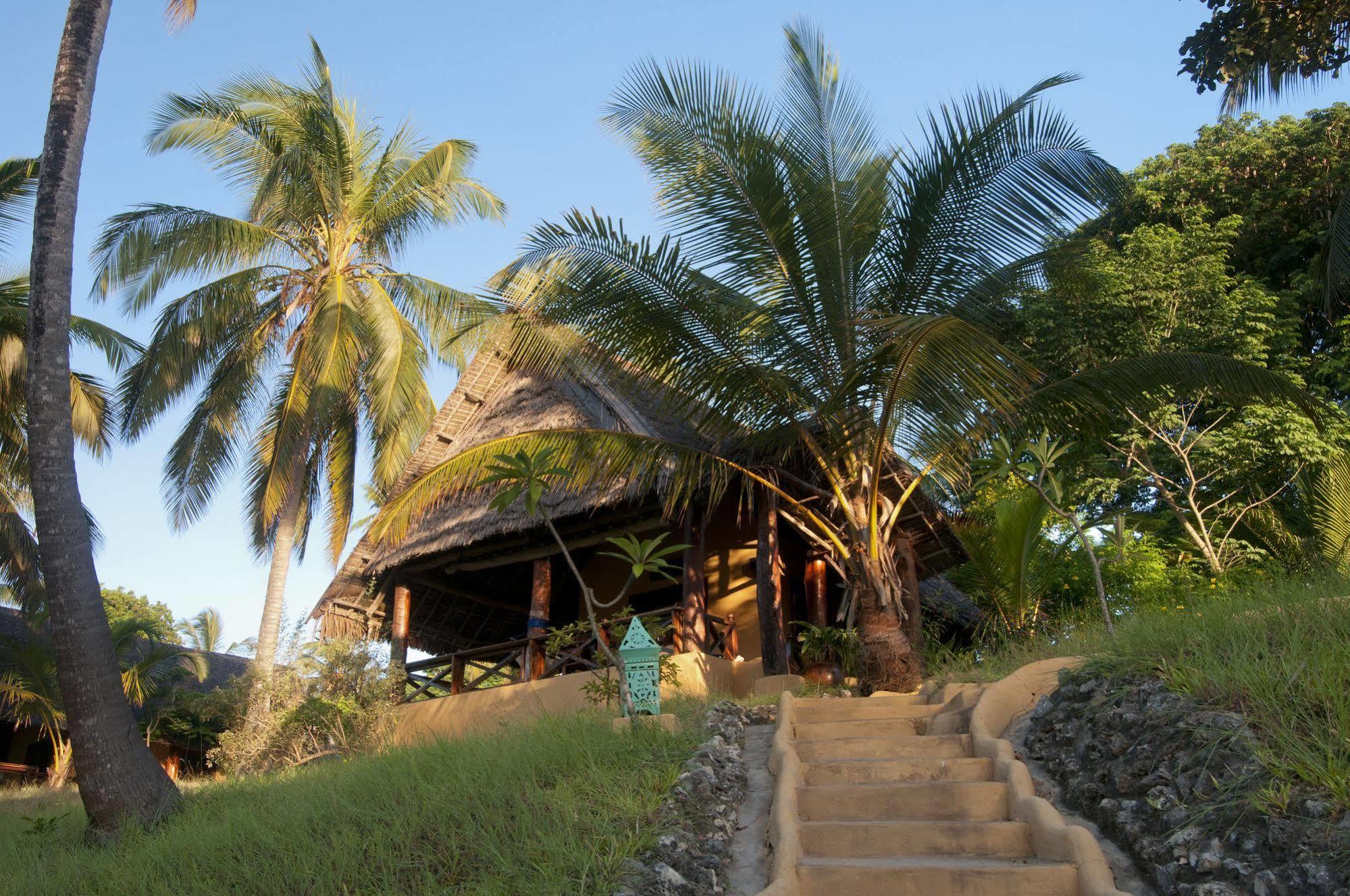 Kinasi Lodge Utende Esterno foto