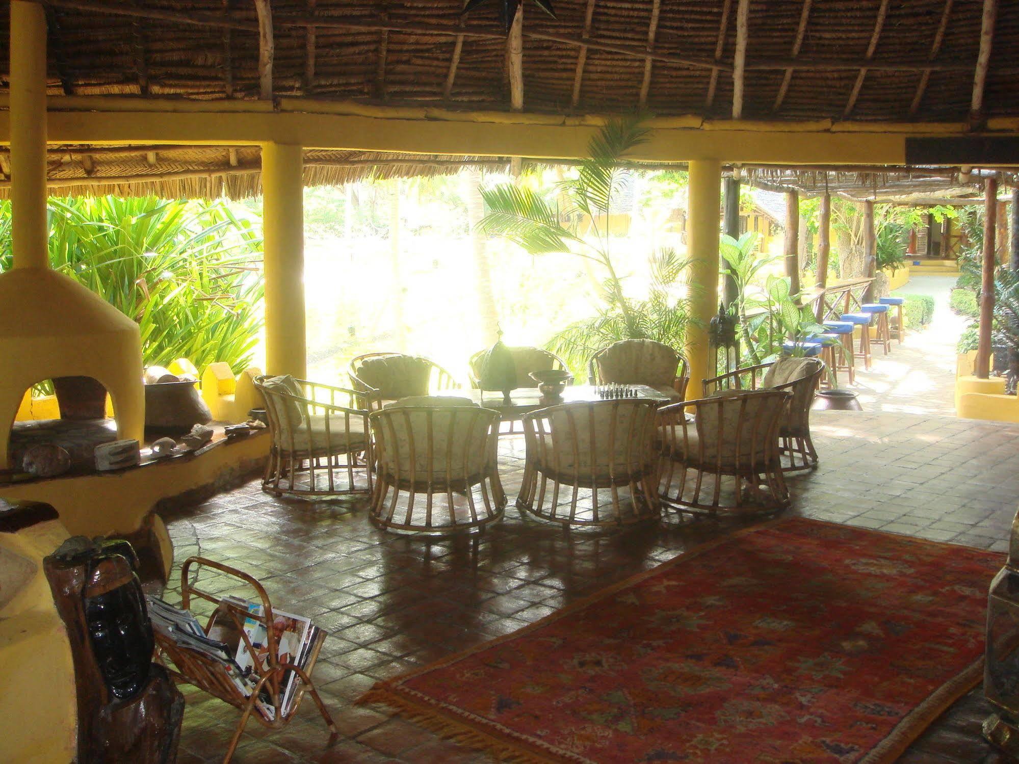 Kinasi Lodge Utende Esterno foto