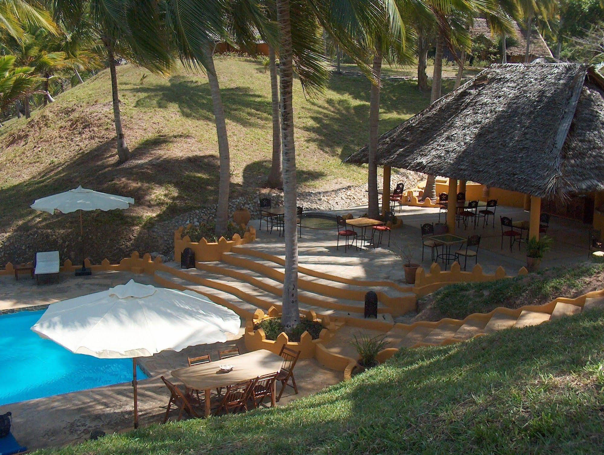 Kinasi Lodge Utende Esterno foto
